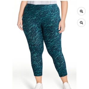 Terra and Sky Women’s Dark Navy Animal Capris Size 1X NWT